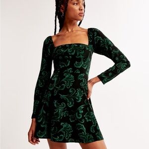 Abercrombie & Fitch - Long-Sleeve Crepe Mini Dress - MTall